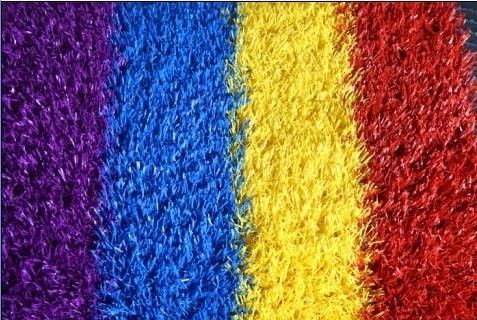 دکوراسیون باغچه زمین بازی چمن تقلبی رنگی